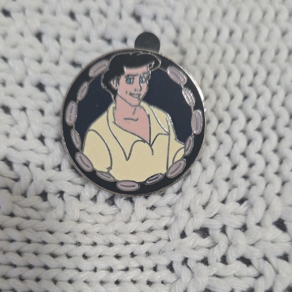 3/$25 ❤️ Prince Eric Disney Trading Pin